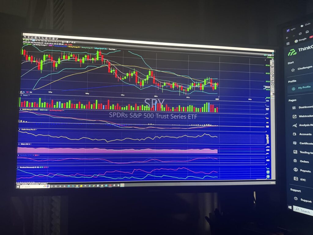 SAMSUNG 32" UJ59 Series 4K UHD (3840x2160) Computer Monitor,VA Panel, HDMI, Display Port, Eye Saver/Flicker Free Mode, FreeSync, LU32J590UQNXZA, Black - Customer Photo 1