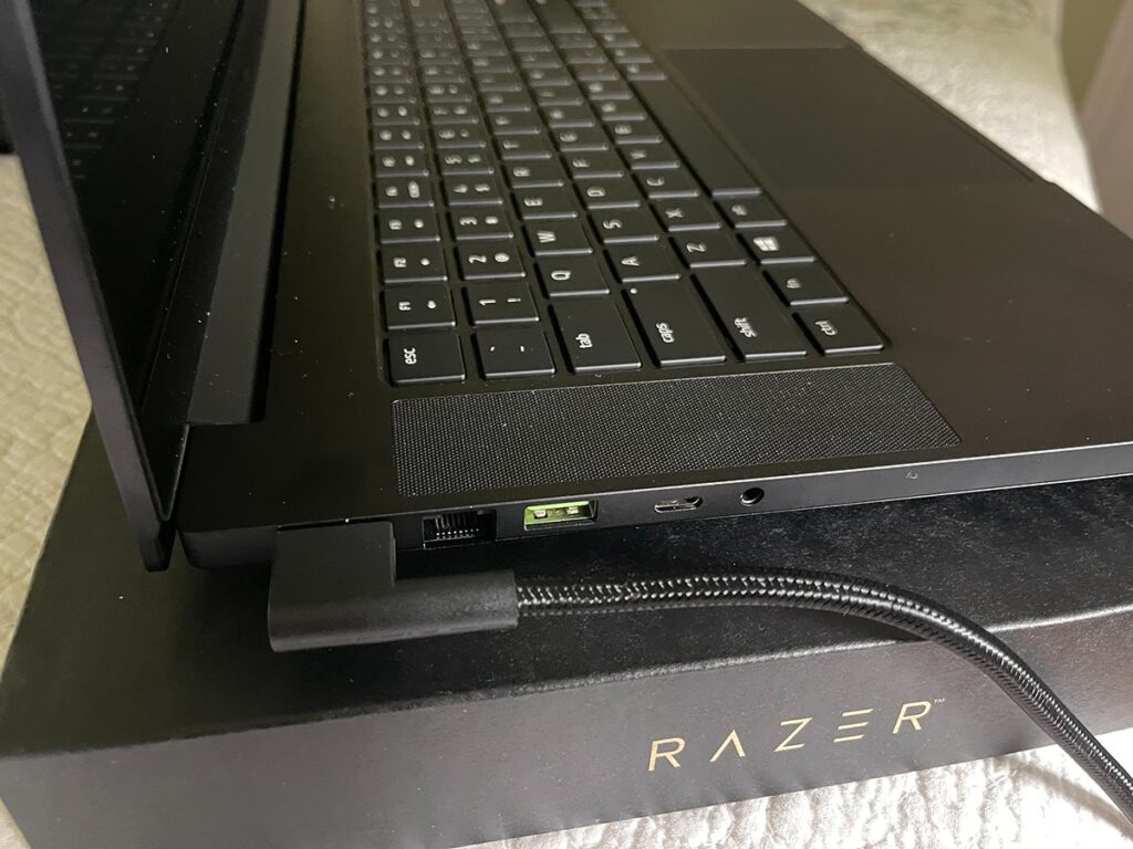 Razer Blade 15 Base Gaming Laptop 2020: Intel Core i7-10750H 6-Core, NVIDIA GeForce RTX 2070 Max-Q,15.6" 4K OLED,16GB RAM,512GB SSD, CNC Aluminum,Chroma RGB,Thunderbolt 3,Creator Ready, Mercury White - Customer Photo 1