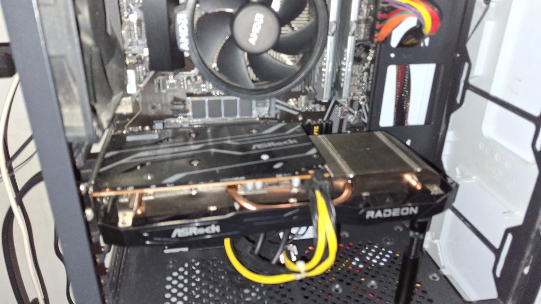 ASRock AMD Radeon RX 6600 Challenger D 8GB GDDR6 DisplayPort 14Gbps HDMI 0dB Silent Cooling 128-bit 7680 x 4320 Dual Fan Graphics Card PCI Express 4.0 x8 8-pin - Customer Photo 1