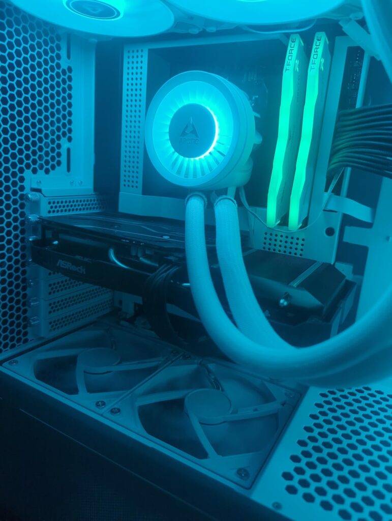 ASRock AMD Radeon RX 6600 Challenger D 8GB GDDR6 DisplayPort 14Gbps HDMI 0dB Silent Cooling 128-bit 7680 x 4320 Dual Fan Graphics Card PCI Express 4.0 x8 8-pin - Customer Photo 2