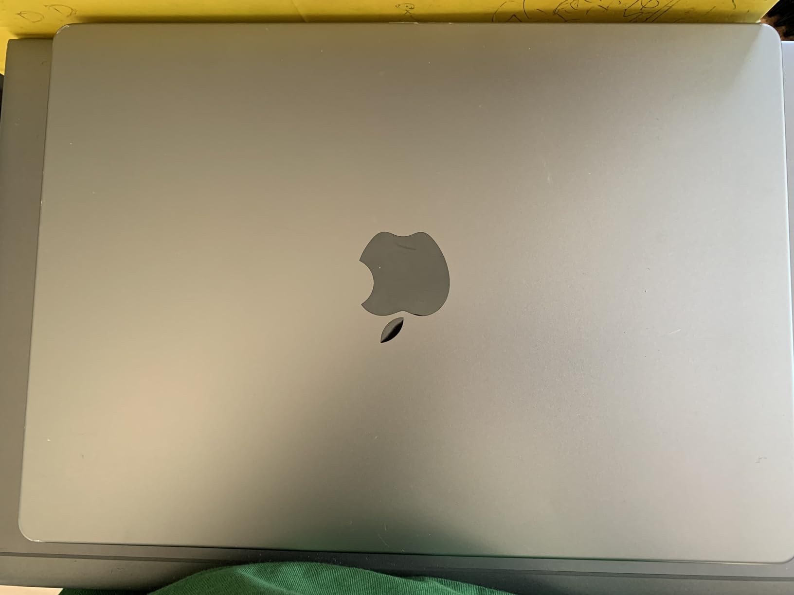Apple Late 2021 MacBook Pro with Apple M1 Pro chip (14 inch, 16GB RAM, 512GB SSD) Silver (Renewed) - Customer Photo 3
