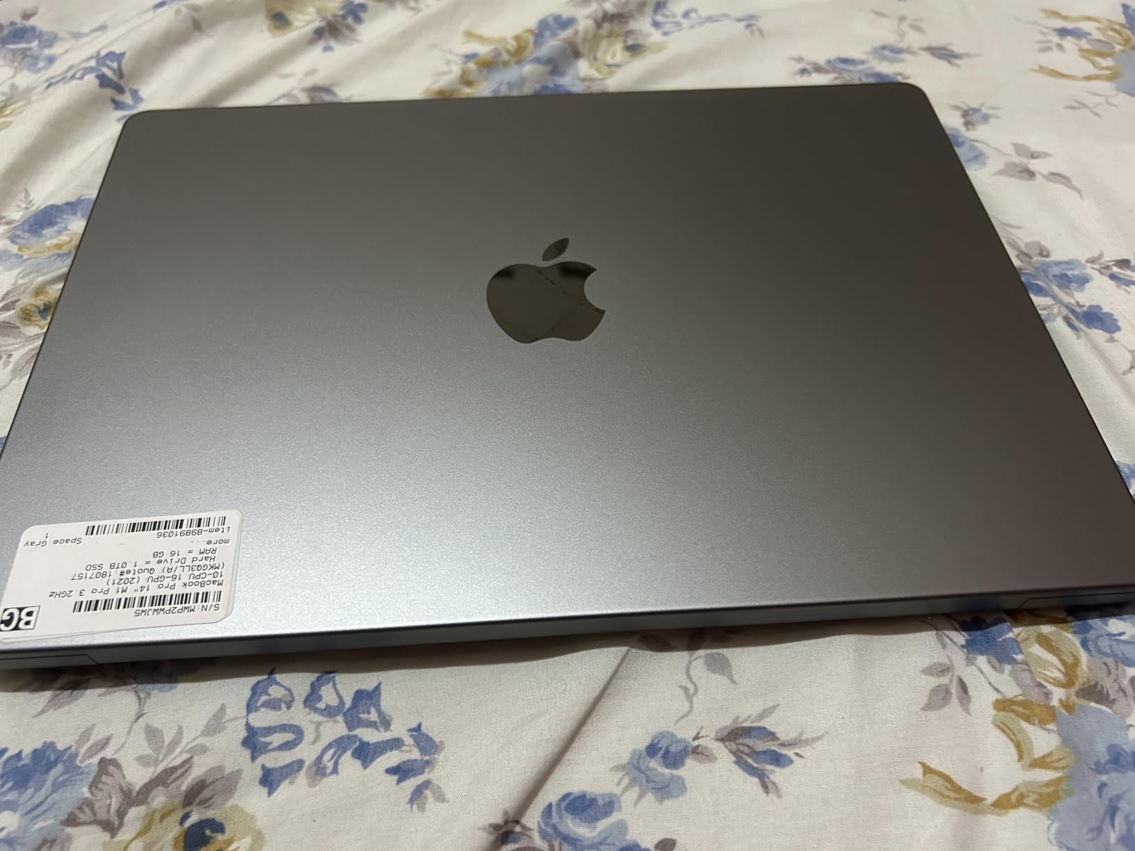 Apple MacBook Pro 2021 with Apple M1 Pro chip (14-inch, 16GB RAM, 512GB SSD) - Space Gray (Renewed) - Customer Photo 2