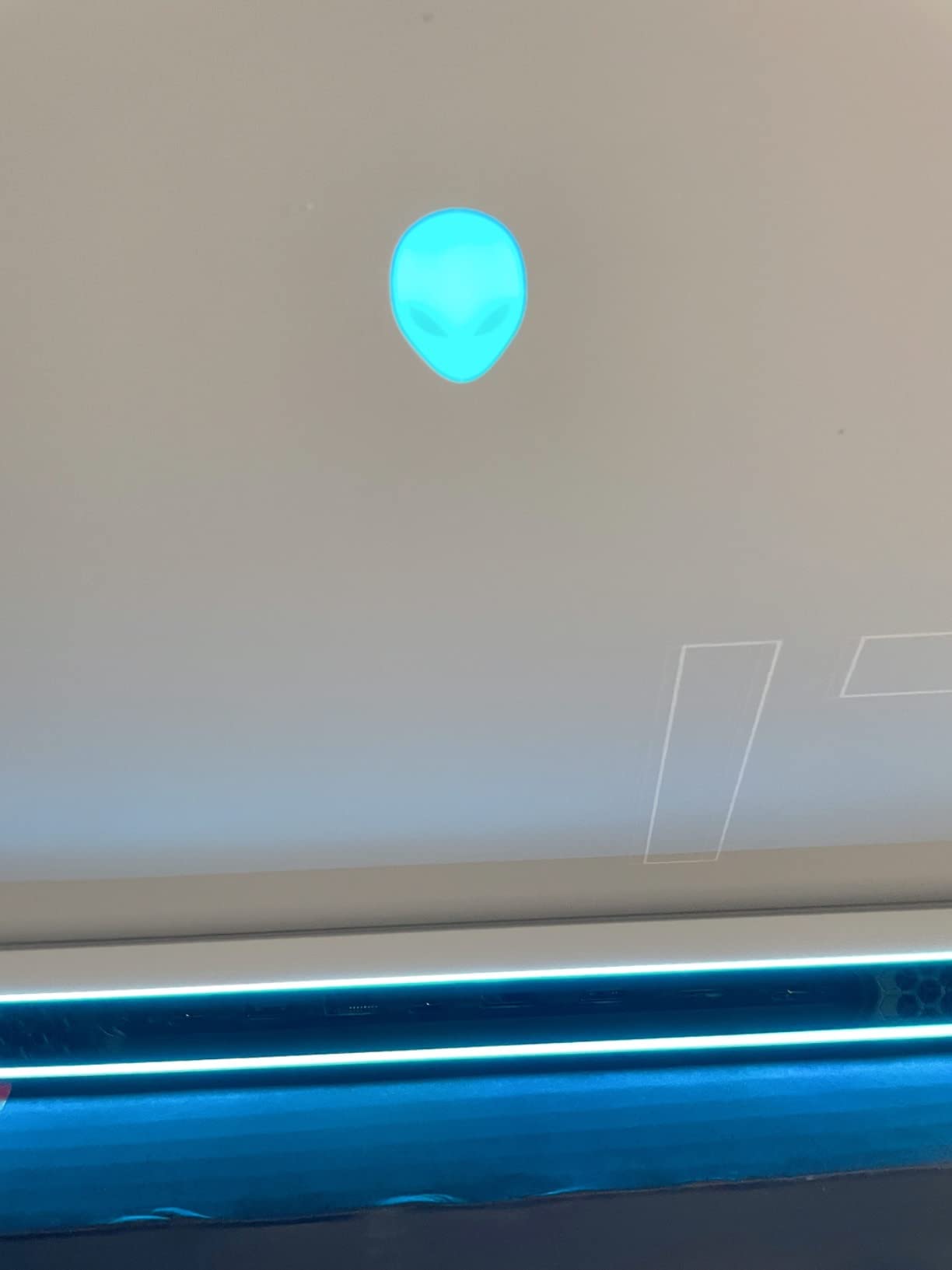 Alienware X17 R2 VR Ready Gaming Laptop - 17.3-inch FHD 360Hz 1ms Display, Core i7-12700H, 16GB RAM, 1TB SSD, NVIDIA GeForce RTX 3070Ti 8GB GDDR6, Bluetooth, Wi-Fi 6, USB-C, Windows 11 Home - White - Customer Photo 3