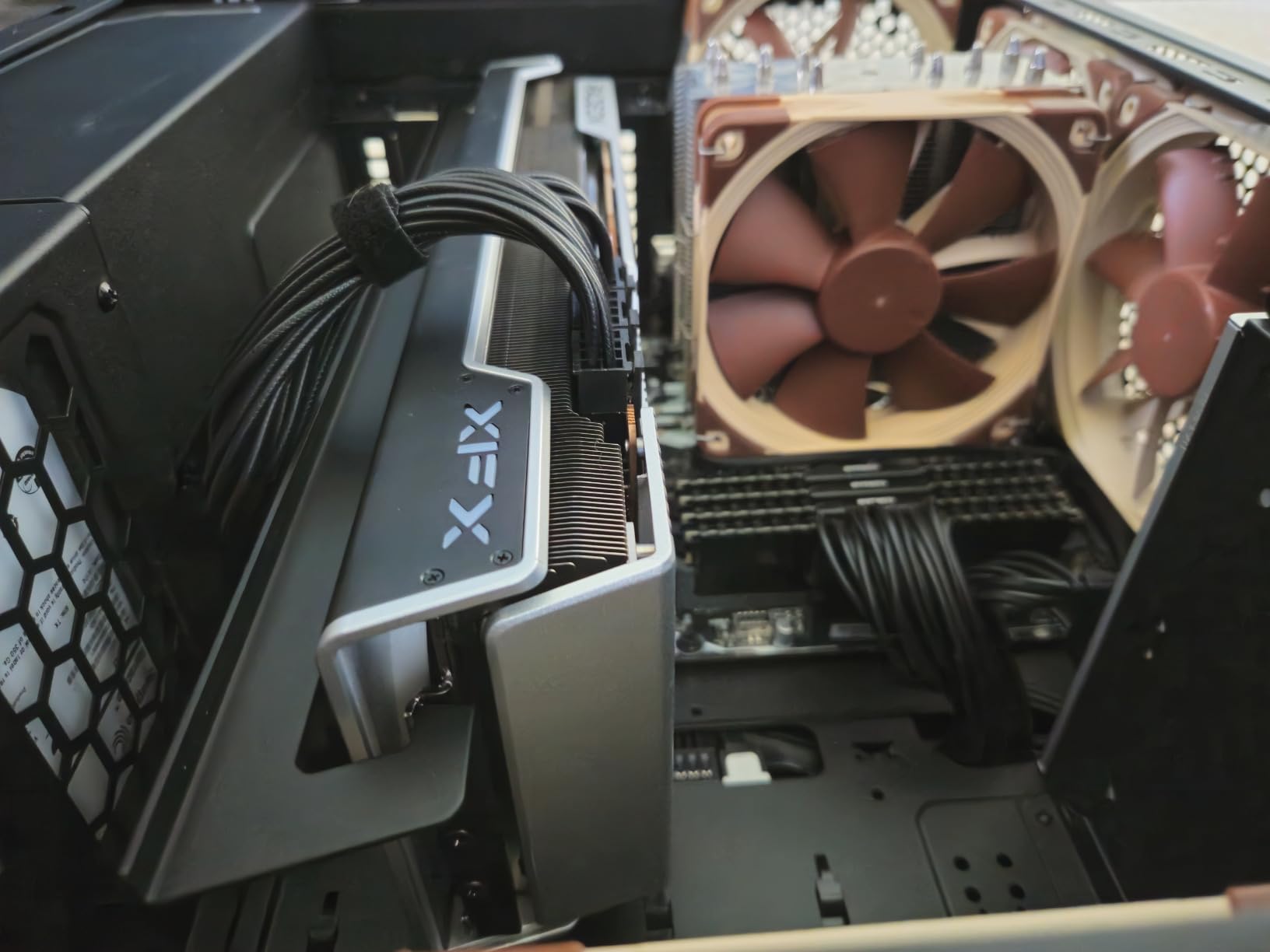 XFX Radeon RX 7900XT Gaming Graphics Card with 20GB GDDR6, AMD RDNA 3 RX-79TMBABF9 - Customer Photo 3