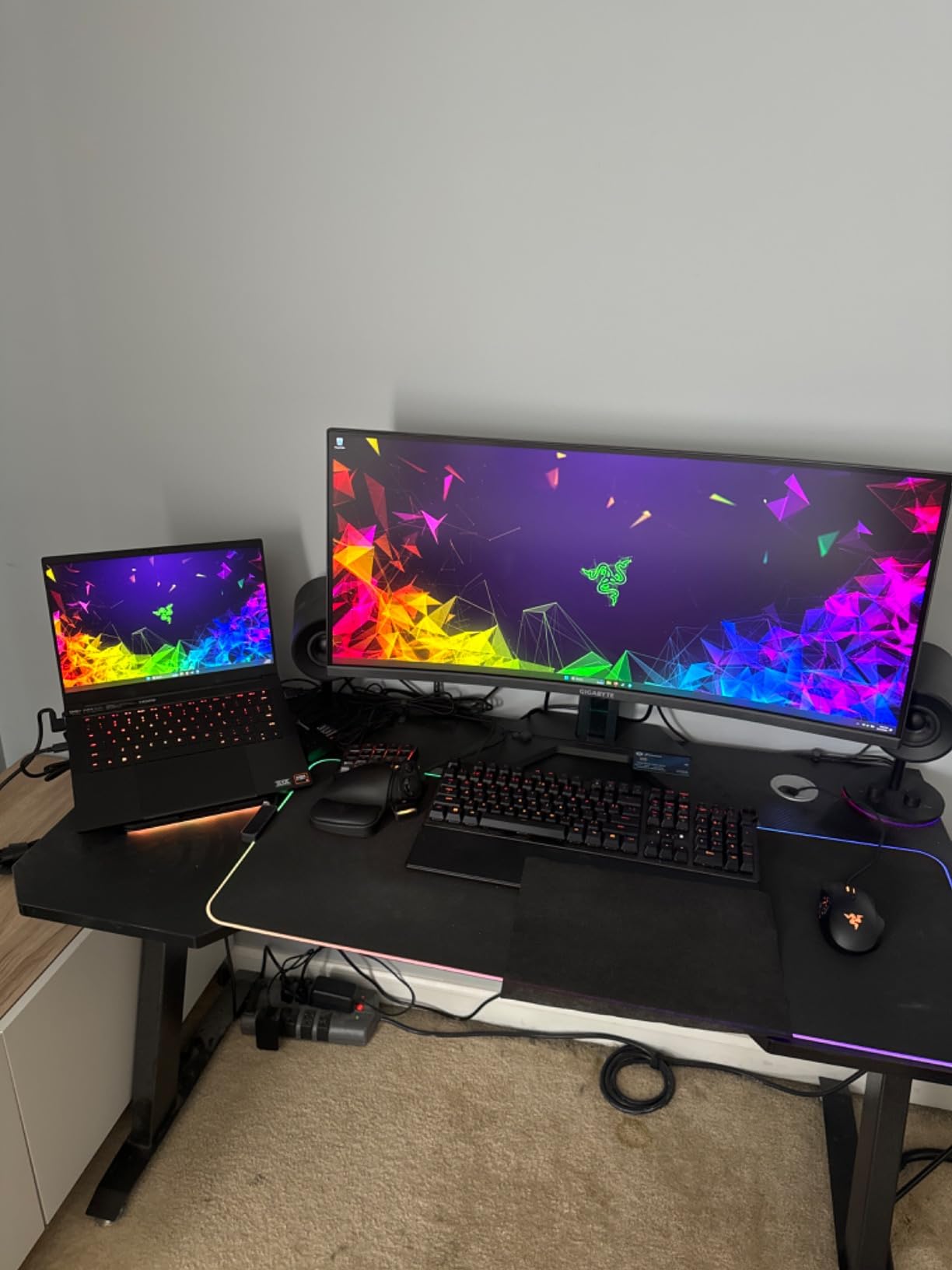 Razer Blade 14 Gaming Laptop: AMD Ryzen 9 7940HS CPU - NVIDIA GeForce RTX 4070 GPU - 14 Razer Blade 14 Gaming Laptop: AMD Ryzen 9 7940HS CPU - NVIDIA GeForce RTX 4070 GPU - 14