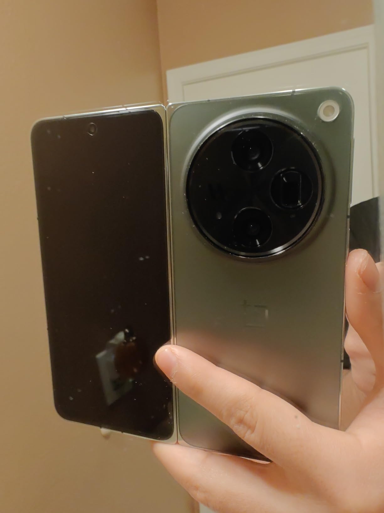 OnePlus Open, 16GB RAM+512GB, Dual-SIM, Voyager Black, US Factory Unlocked Android Smartphone, 4805 mAh Battery, 67W Fast Charging, Hasselblad Camera, 120Hz Fluid Display - Customer Photo 2