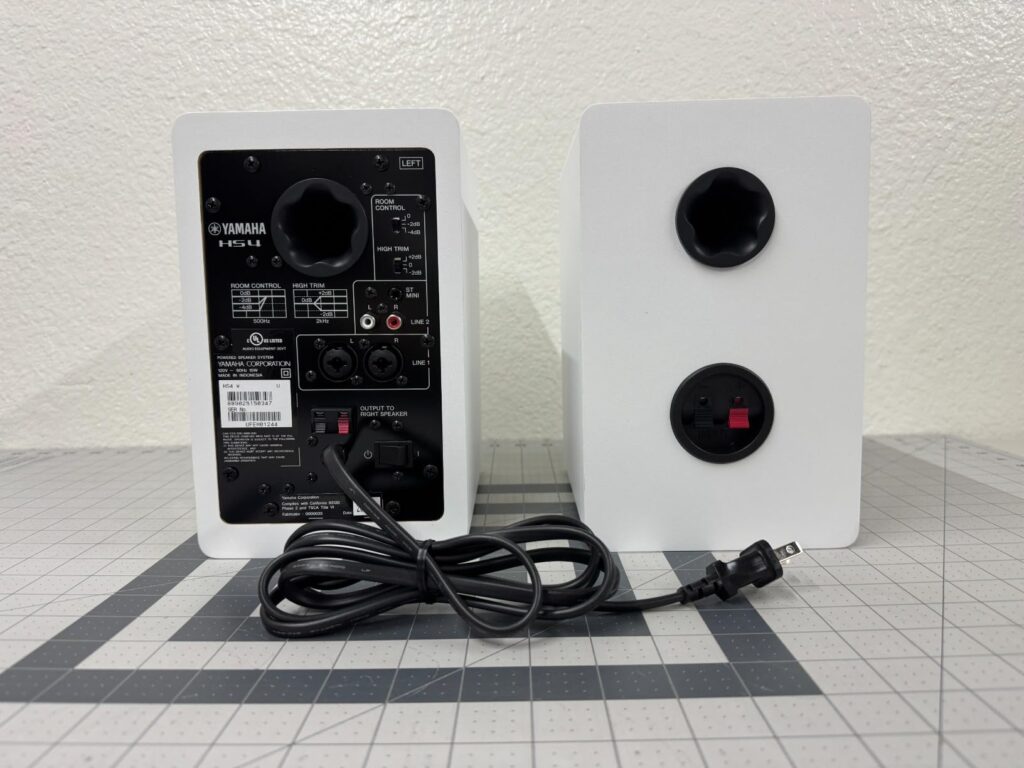 Yamaha HS4 Powered Studio Monitor in Black, Pair (HS4 B) - Customer Photo 4