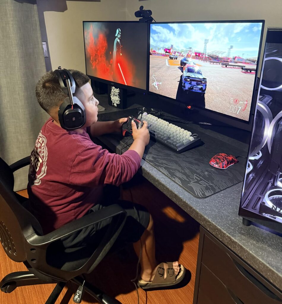 ASUS ROG Swift 32" 4K OLED Gaming Monitor (PG32UCDM) - UHD (3840 x 2160), QD-OLED, 240Hz, 0.03ms, G-SYNC Compatible, Custom Heatsink, Graphene Film, 99% DCI-P3, True 10-bit, 90W USB-C - Customer Photo 2