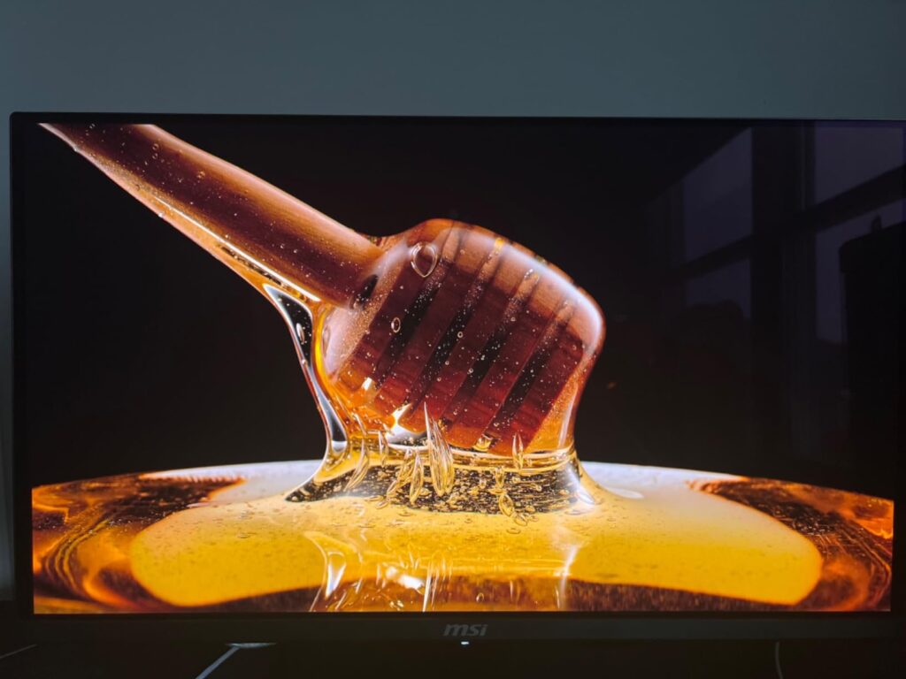 MSI MAG 321UPX QD-OLED, 32" 4K UHD Quantum Dot OLED Gaming Monitor, 3840 x 2160, 0.03ms, 240Hz, True Black HDR 400, 15W USB Type C, HDMI, DP Port - Customer Photo 1