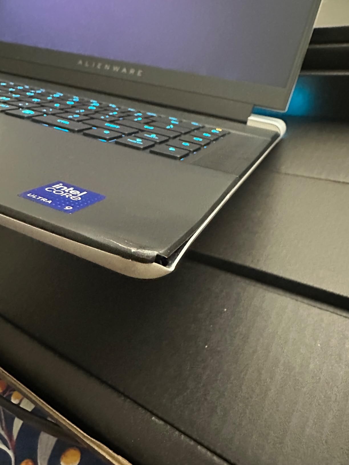 Alienware X16 R2 Gaming Laptop - 16-inch QHD+ 240Hz 3ms Display, Intel Core Ultra 9-185H, 32GB LPDDR5X RAM, 1TB SSD, NVIDIA GeForce RTX 4080 12GB GDDR6, Windows 11 Home, Onsite Service - Lunar Silver - Customer Photo 2