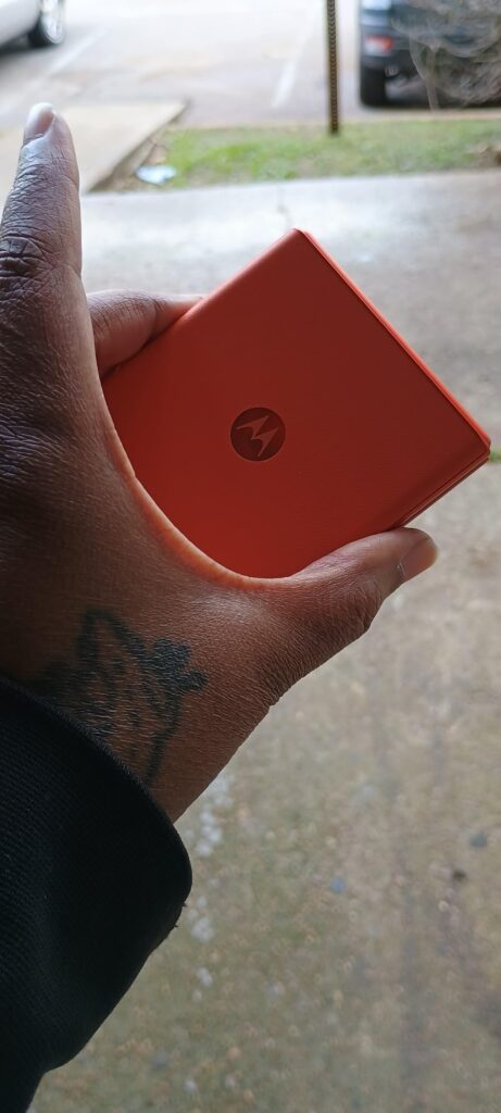 Motorola razr | 2024 | Unlocked | Made for US 8/256GB | 50MP Camera | Beach Sand - Customer Photo 5