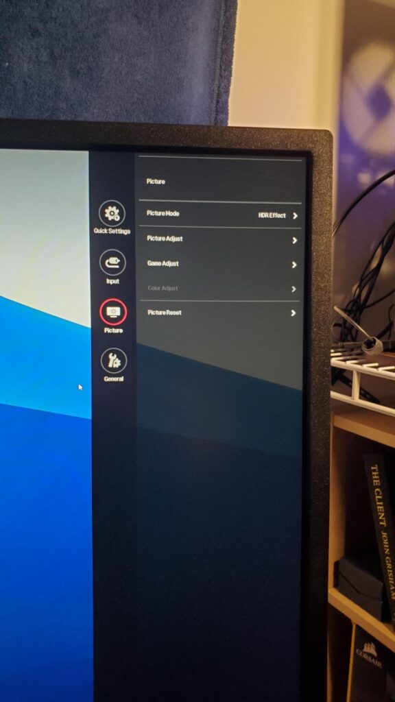 LG 27US500-W Ultrafine Monitor 27-Inch 4K UHD (3840x2160) HDR10 IPS Borderless Design Reader Mode Flicker Safe Switch App HDMI DisplayPort - White - Customer Photo 1