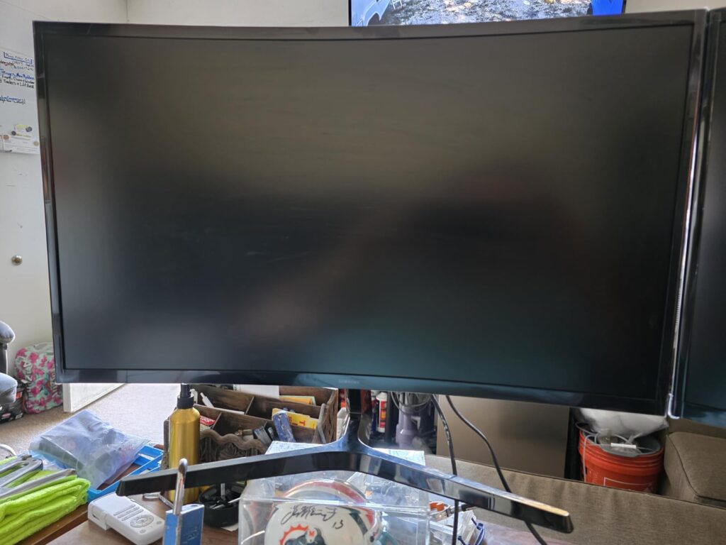 Samsung 27" Essential S3 (S36GD) Series FHD 1800R Curved Computer Monitor, 100Hz, Game Mode, Advanced Eye Comfort, HDMI and D-sub Ports, LS27D366GANXZA, 2024 - Customer Photo 1