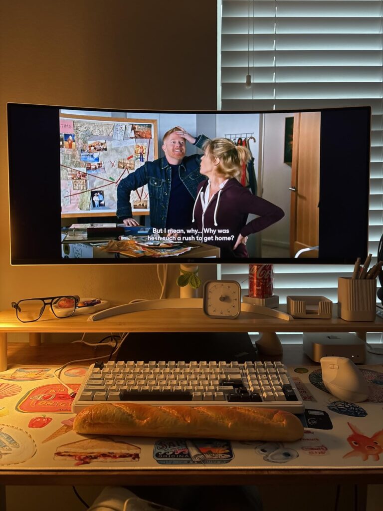 LG 34SR60QC-W 34-inch QHD (3440x1440) Curved Smart Monitor with Streaming, UltraWide Screen, webOS, HDR10, 100Hz, Built-in Speaker, AirPlay2, Screen Share, Bluetooth, ThinQ App, White - Customer Photo 2