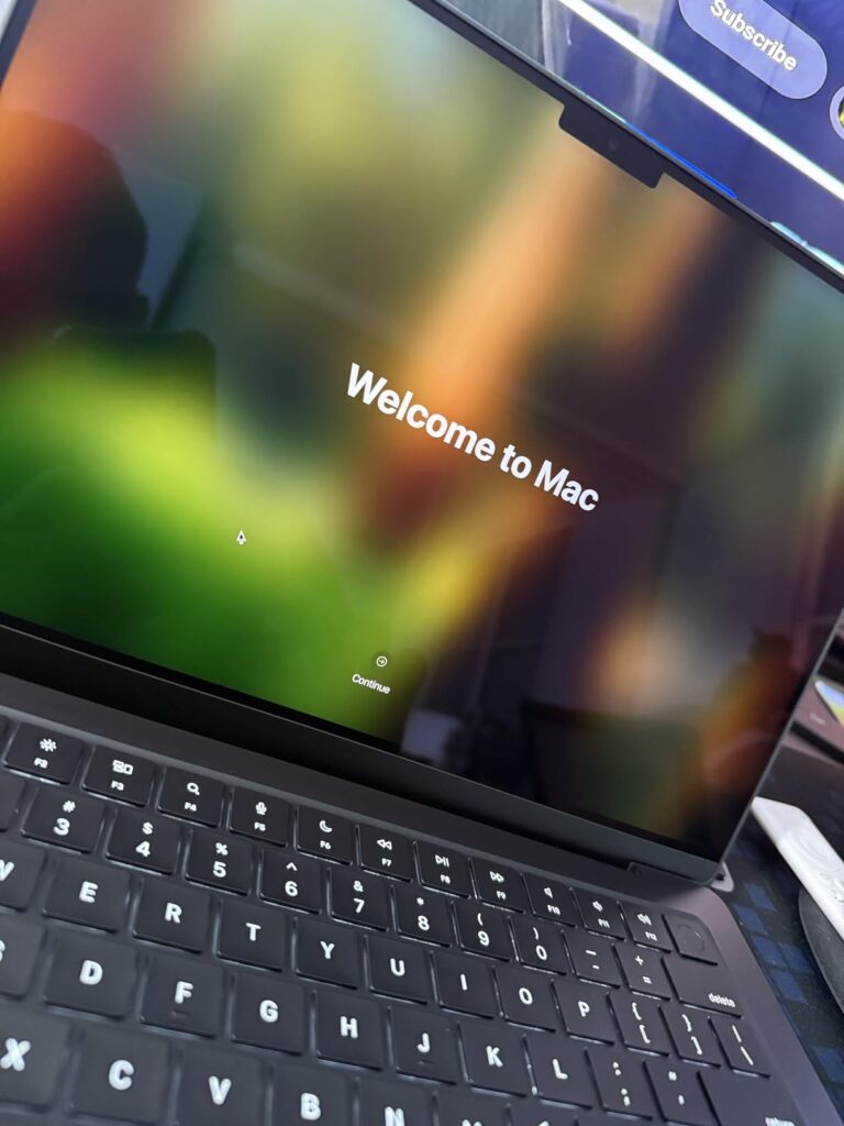 Apple 2024 MacBook Pro Laptop with M4 chip with 10‑core CPU and 10‑core GPU: Built for Apple Intelligence, 14.2-inch Liquid Retina XDR Display, 16GB Unified Memory, 512GB SSD Storage; Silver - Customer Photo 2