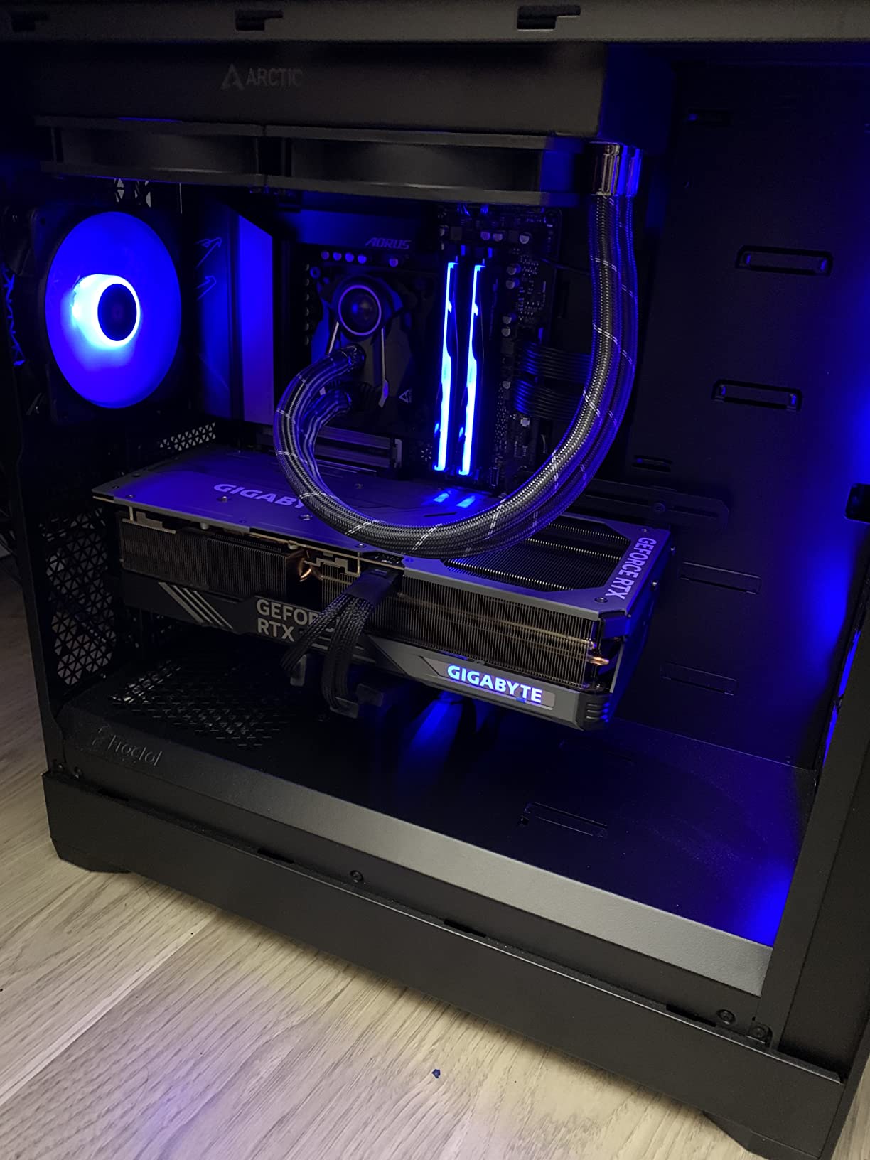 GIGABYTE GeForce RTX 5080 WINDFORCE OC SFF 16G Graphics Card, WINDFORCE Cooling System, 16GB 256-bit GDDR7, GV-N5080WF3OC-16GD Video Card Customer Review GIGABYTE GeForce RTX 5080 WINDFORCE OC SFF 16G Graphics Card, WINDFORCE Cooling System, 16GB 256-bit GDDR7, GV-N5080WF3OC-16GD Video Card - Customer Photo 3