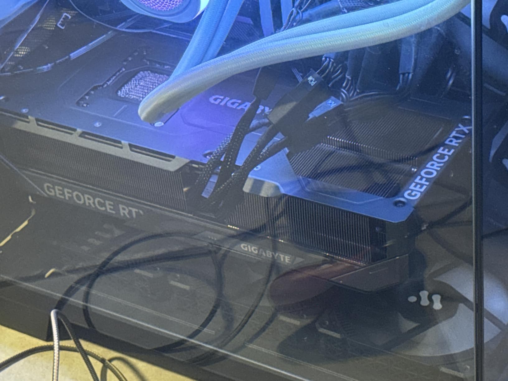 GIGABYTE GeForce RTX 5090 WINDFORCE OC 32G Graphics Card, WINDFORCE Cooling System, 32GB 512-bit GDDR7, GV-N5090WF3OC-32GD Video Card - Customer Photo 2