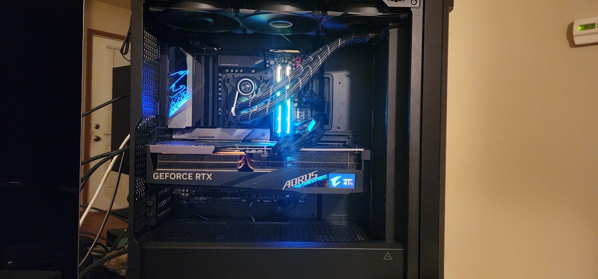 GIGABYTE GeForce RTX 5090 WINDFORCE OC 32G Graphics Card, WINDFORCE Cooling System, 32GB 512-bit GDDR7, GV-N5090WF3OC-32GD Video Card - Customer Photo 5