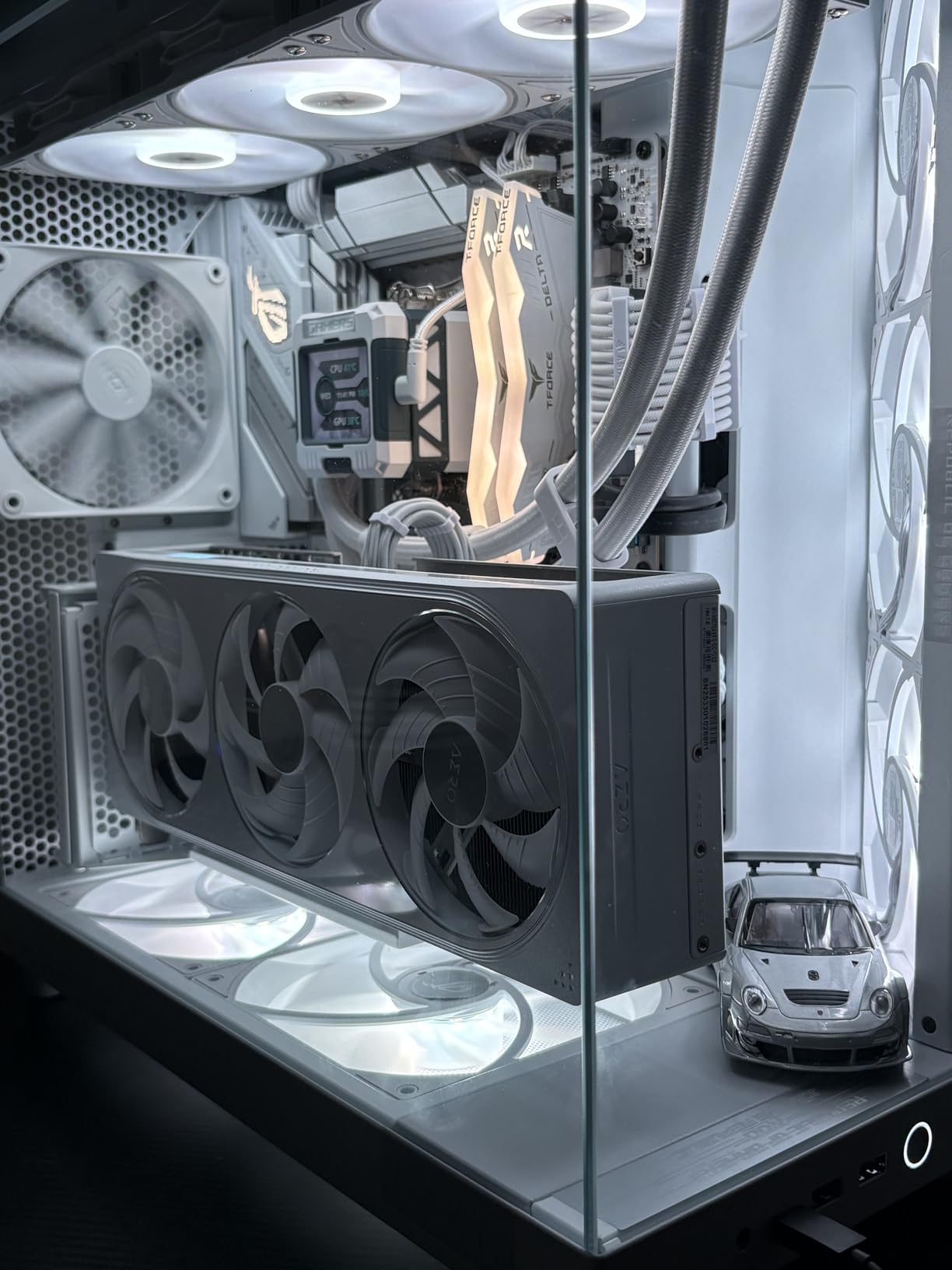 GIGABYTE GeForce RTX 5070 Eagle OC ICE SFF 12G Graphics Card, 12GB 192-bit GDDR7, PCIe 5.0, WINDFORCE Cooling System - Customer Photo 2