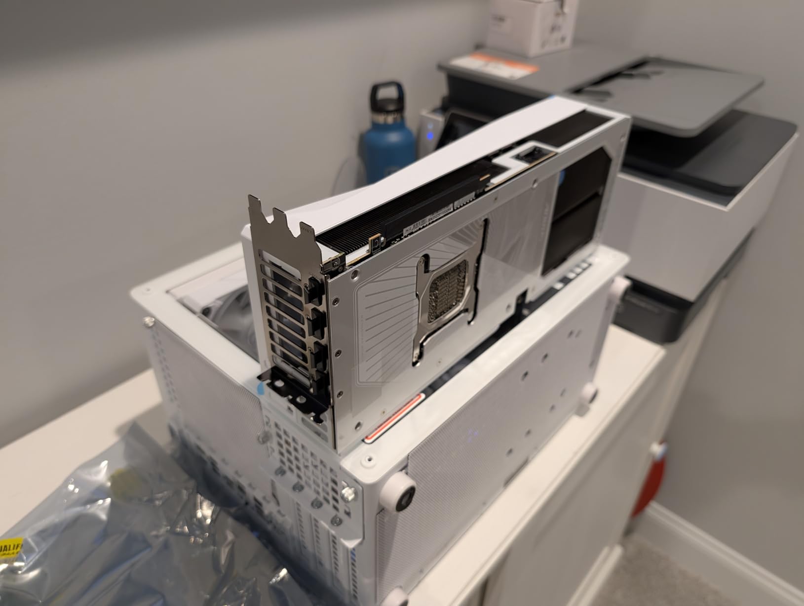 GIGABYTE AORUS GeForce RTX 5090 Master ICE 32G Graphics Card, WINDFORCE Cooling System, 32GB 512-bit GDDR7, GV-N5090AORUSM ICE-32GD Video Card - Customer Photo 2