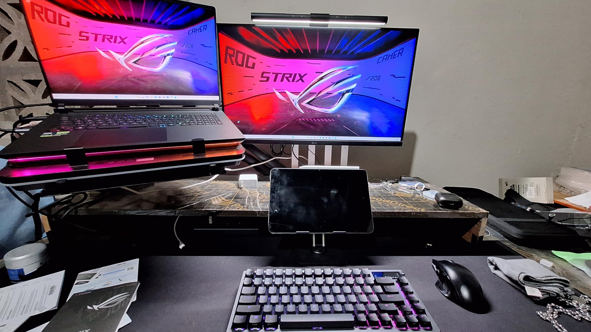 ASUS ROG Strix SCAR 18 (2025) Gaming Laptop, 18 ASUS ROG Strix SCAR 18 (2025) Gaming Laptop, 18