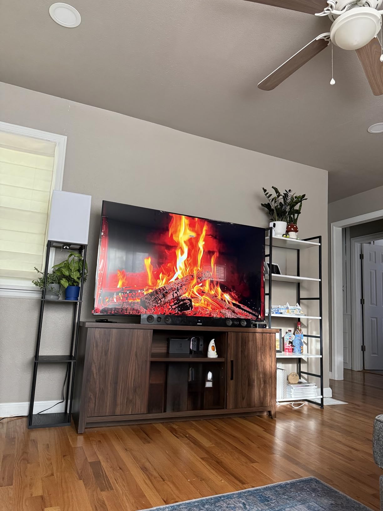 Samsung 65-Inch Class QLED Q7F Series Samsung Vision AI Smart TV (2025 Model, 65Q7F) Quantum HDR, Object Tracking Sound Lite, Q4 AI Gen1 Processor, 4K upscaling, Gaming Hub, Alexa Built-in - Customer Photo 2