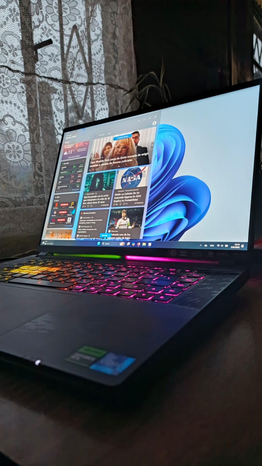 GIGABYTE - AORUS Master 16 Gaming Laptop - 240Hz 2560x1600 OLED - NVIDIA GeForce RTX 5080 - Intel Core Ultra 9 275HX - 1TB SSD with 32GB DDR5 RAM - Windows 11 Home AD (AORUS Master 16 BYHC5USE64SH) Customer Review GIGABYTE - AORUS Master 16 Gaming Laptop - 240Hz 2560x1600 OLED - NVIDIA GeForce RTX 5080 - Intel Core Ultra 9 275HX - 1TB SSD with 32GB DDR5 RAM - Windows 11 Home AD (AORUS Master 16 BYHC5USE64SH) - Customer Photo 4