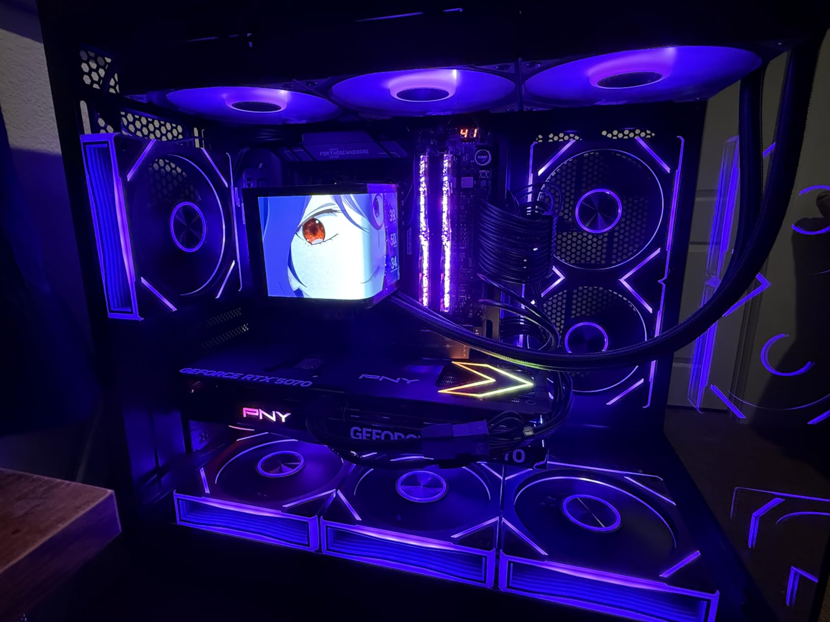 PNY NVIDIA GeForce RTX™ 5070 Epic-X™ ARGB OC Triple Fan, Graphics Card (12GB GDDR7, 192-bit, Boost Speed: 2685 MHz, SFF-Ready, PCIe® 5.0, HDMI®/DP 2.1, 2.4-Slot, NVIDIA Blackwell Architecture, DLSS 4) - Customer Photo 1