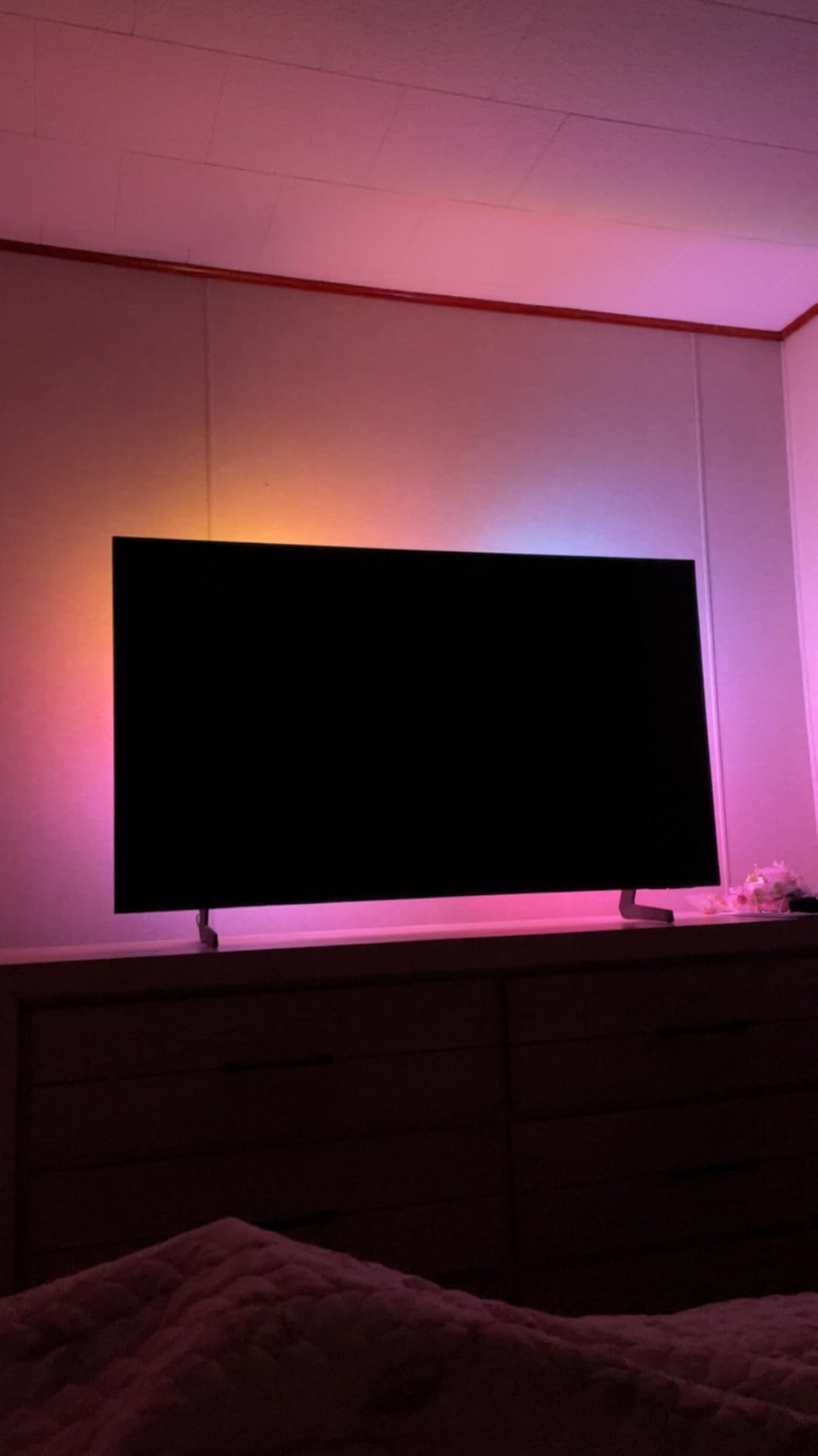 Samsung 65-Inch Class QLED Q8F 4K UHD Smart TV (2025 Model) Q4 AI Processor, 100% Color Volume with Quantum Dot, AirSlim Design, Endless Free Content, Samsung Vision AI, Alexa Built-in - Customer Photo 4