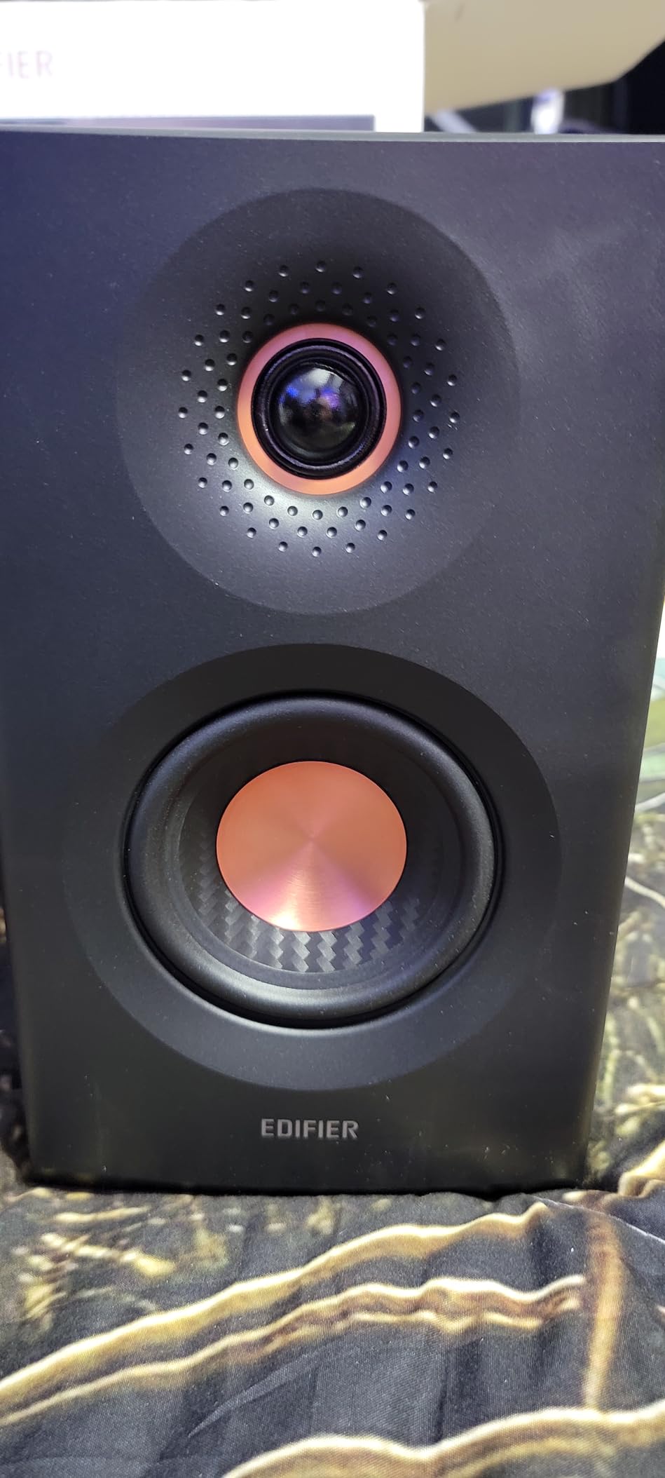 Edifier MR5 2.0 Studio Monitor Bookshelf Speakers, 110W(RMS), Hi-Res Audio, Bluetooth 6.0 - Customer Photo 3