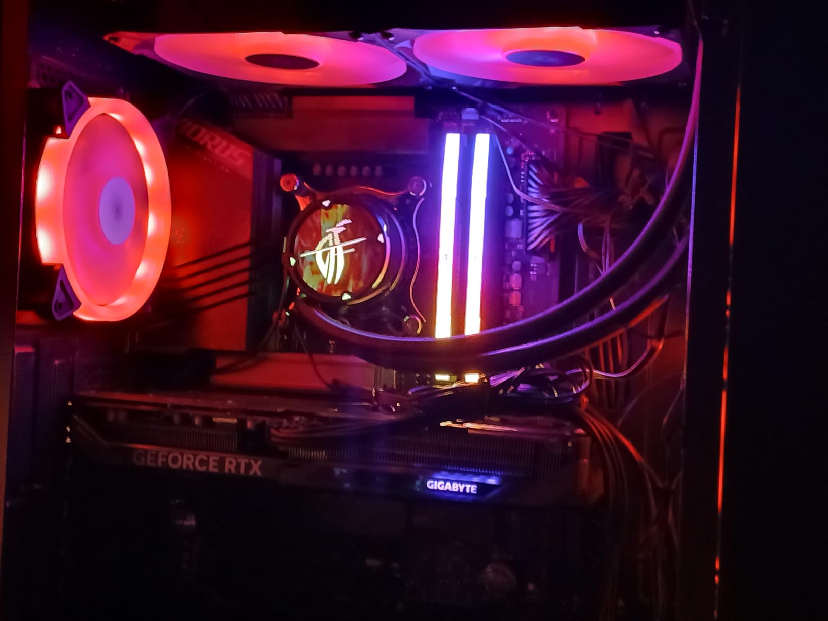 GIGABYTE GeForce RTX 5060 Ti WINDFORCE OC 16G Graphics Card, 16GB 128-bit GDDR7, PCIe 5.0, WINDFORCE Cooling System, GV-N506TWF2OC-16GD Video Card - Customer Photo 1