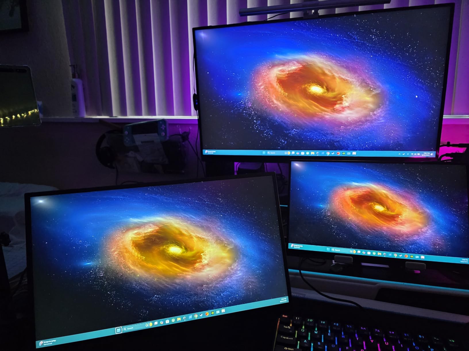 UPERFECT Portable Monitor 4K 120HZ QLED 17.3 UPERFECT Portable Monitor 4K 120HZ QLED 17.3