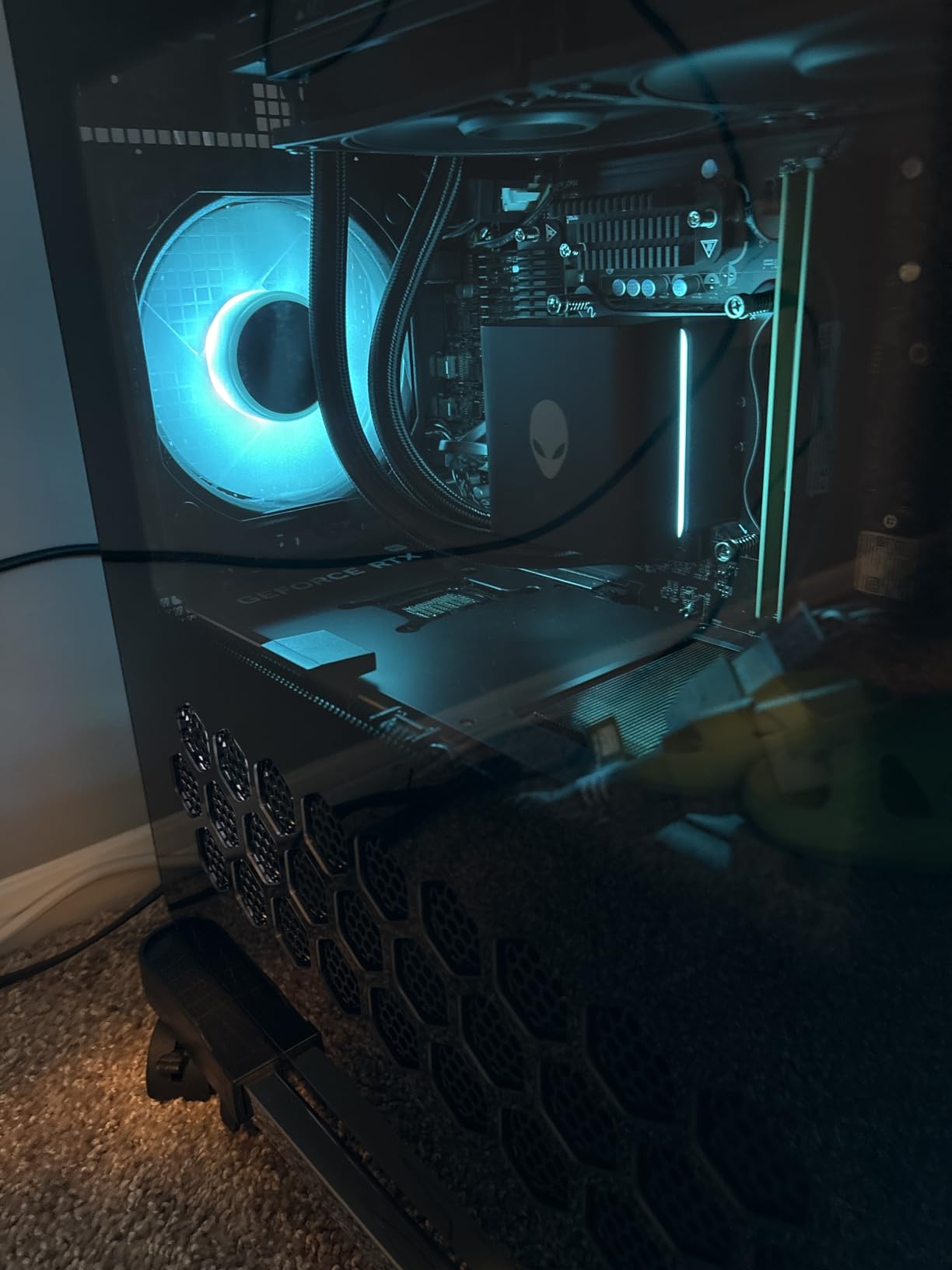 Alienware Aurora Gaming Desktop ACT1250 - Intel Core Ultra 9 285 Processor, Liquid Cooled, NVIDIA GeForce RTX 5080, 32GB DDR5 RAM, 1TB SSD, 1000W Platinum Rated PSU, Win 11 Home - Clear Panel - Customer Photo 2