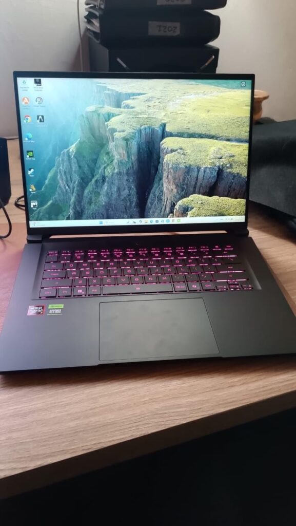 GIGABYTE AERO X16; Copilot+ PC - 165Hz 2560x1600 WQXGA - NVIDIA GeForce RTX 5070 - AMD Ryzen AI 9 HX 370-1TB SSD with 32GB DDR5 RAM - Windows 11 Home - Space Gray AERO X16 2WHA3USC64AH - Customer Photo 1