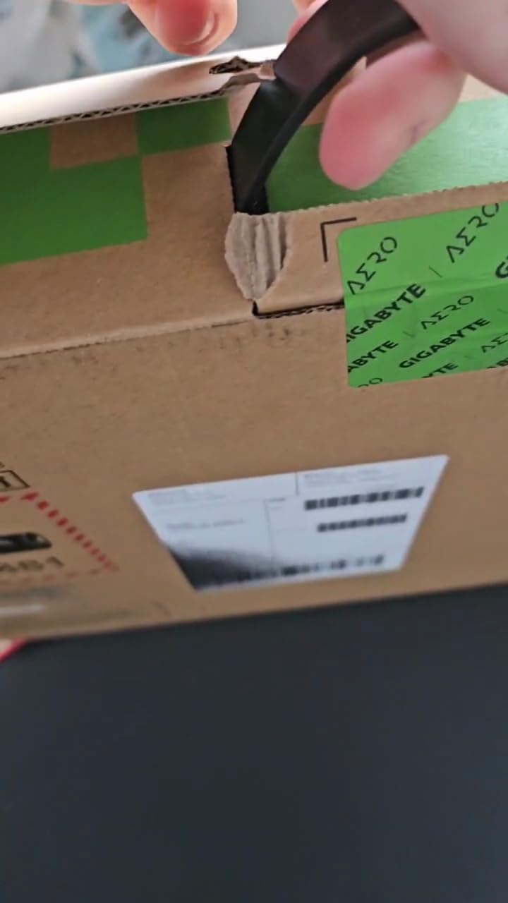 GIGABYTE AERO X16; Copilot+ PC - 165Hz 2560x1600 WQXGA - NVIDIA GeForce RTX 5070 - AMD Ryzen AI 7 350-1TB SSD with 32GB DDR5 RAM - Windows 11 Home - Lunar White - Customer Photo 4