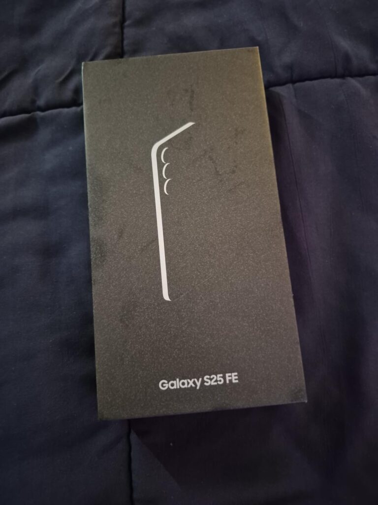 Samsung Galaxy S25 FE Cell Phone (2025), 256GB AI Smartphone, Unlocked Android, Large Display, 4900mAh Battery, High Res-Camera, AI Photo Edits, Durable, US 1 Yr Warranty, Icyblue - Customer Photo 1