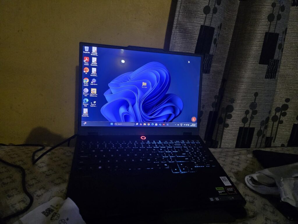 Lenovo Legion 5 RTX 5060 AI Gaming Laptop, 15.1" OLED WQXGA 165HZ, AMD Ryzen 7 260, NVIDIA GeForce RTX 5060, 16GB RAM 512GB SSD, Windows 11 Home, Eclipse Black (2025 Model) - Customer Photo 2