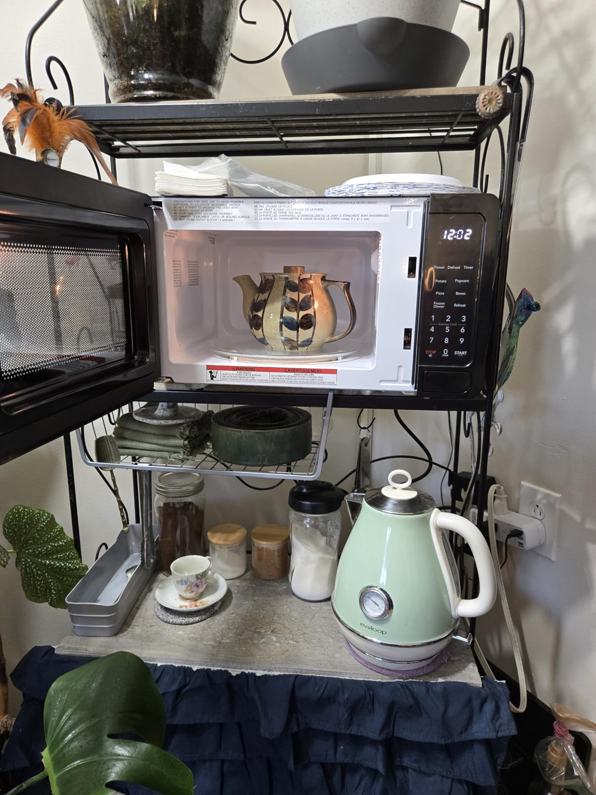 FRIGIDAIRE EMW733BLACKAMZ 0.7 Cu. Ft. Microwave, Black - Customer Photo 4