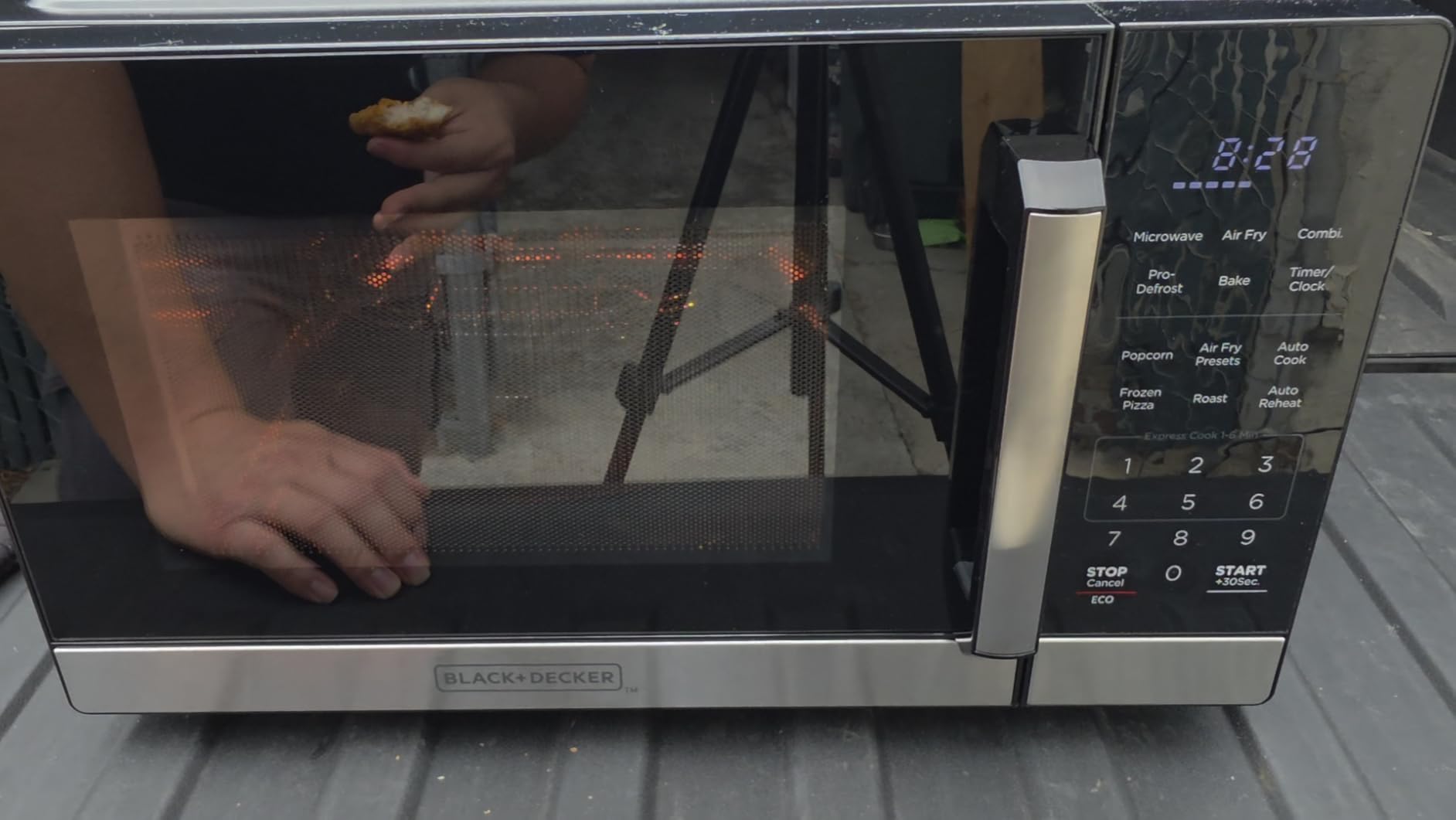 BLACK+DECKER EM720CB7 Digital Microwave Oven with Turntable Push-Button Door, Child Safety Lock, 700W, Stainless Steel, 0.7 Cu.ft - Customer Photo 3