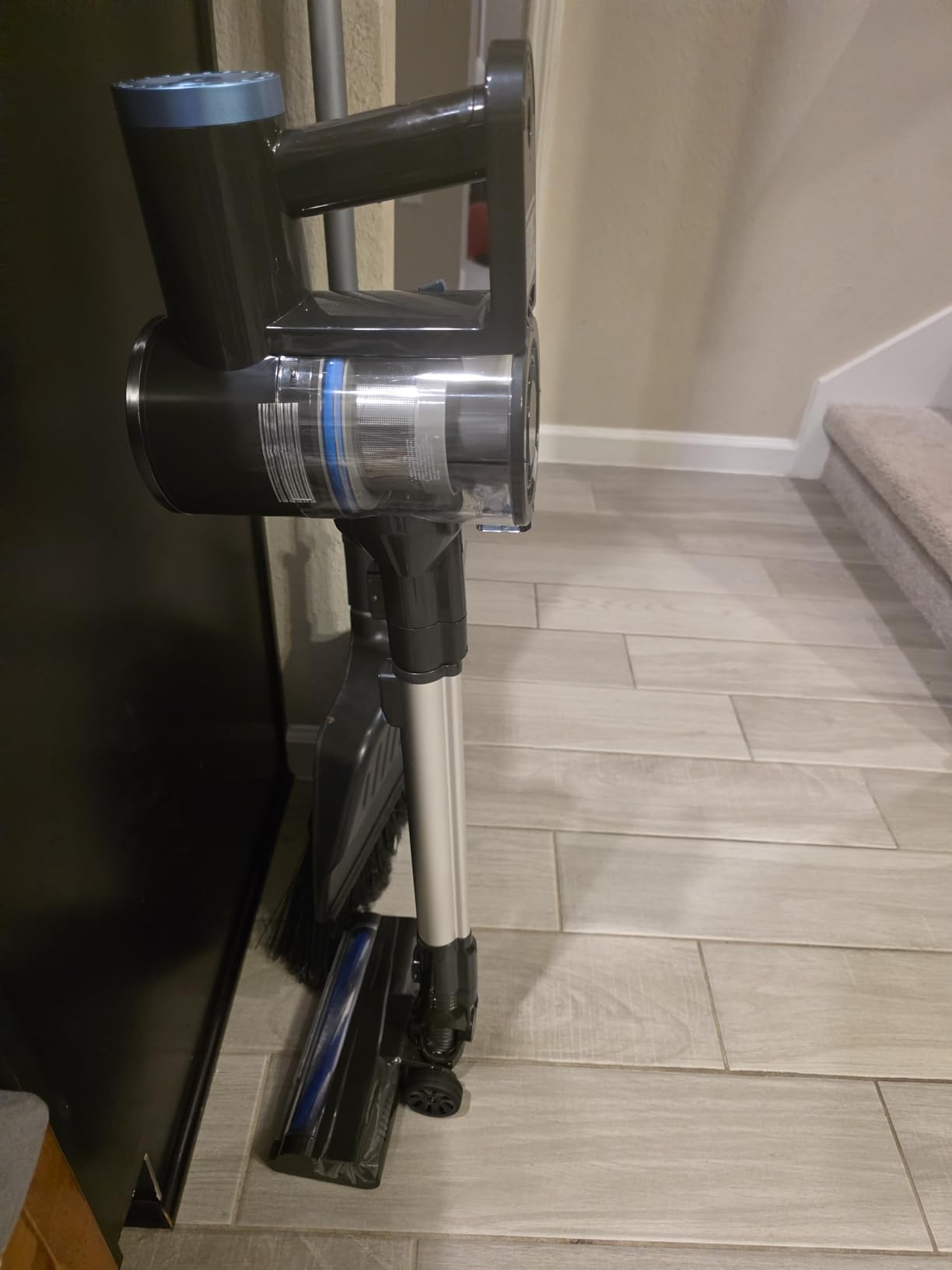 Cordless Vacuum Cleaner with Self-Standing, LED Screen Stick Vacuum Cleaners for Home, Lightweight Powerful Suction Vacuum, 6-in-1 Rechargeable Vacuum for Carpets, Pet Hair, Hardwood Floors - Customer Photo 3