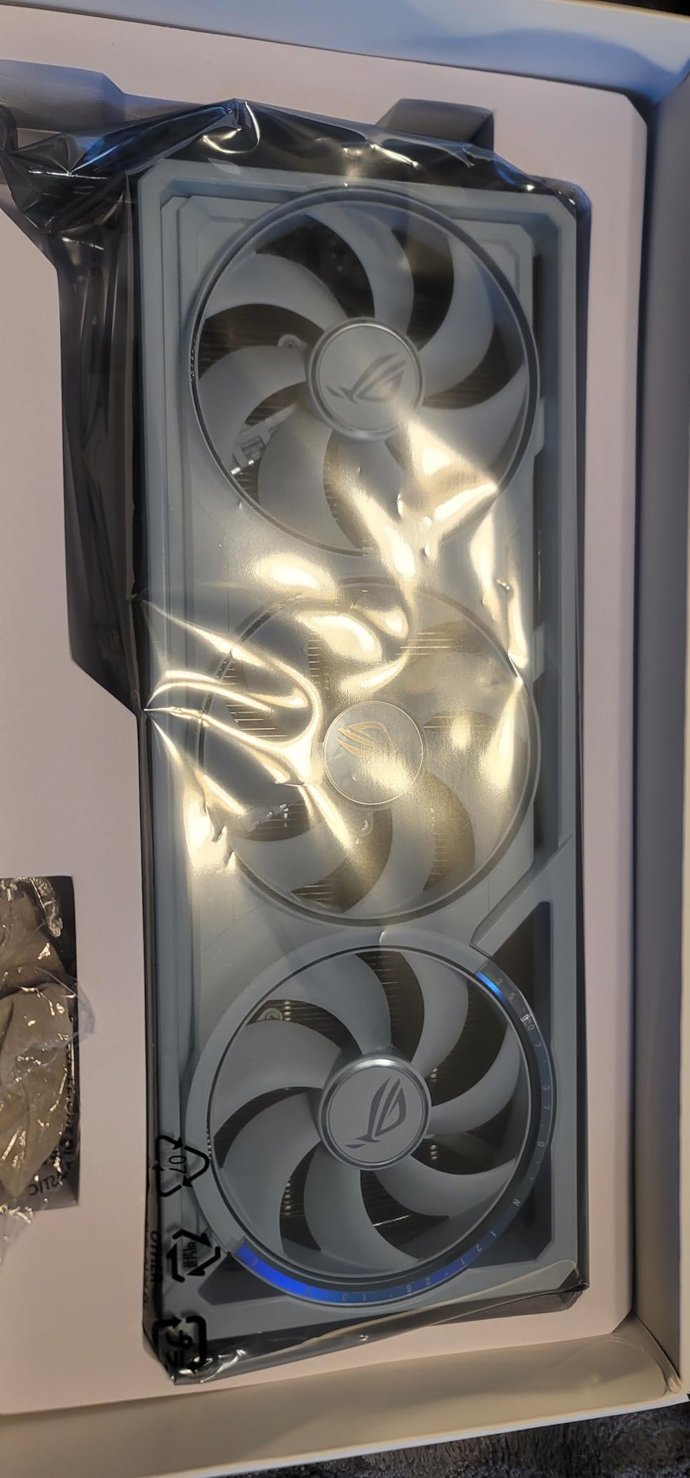 ASUS The SFF-Ready Prime GeForce RTX 5080 OC Edition 16GB GDDR7 Graphics Card (PCIe 5.0, 16GB GDDR7, HDMI/DP 2.1, 2.5-Slot, Axial-tech Fans, Vapor Chamber, Dual BIOS) - Customer Photo 4