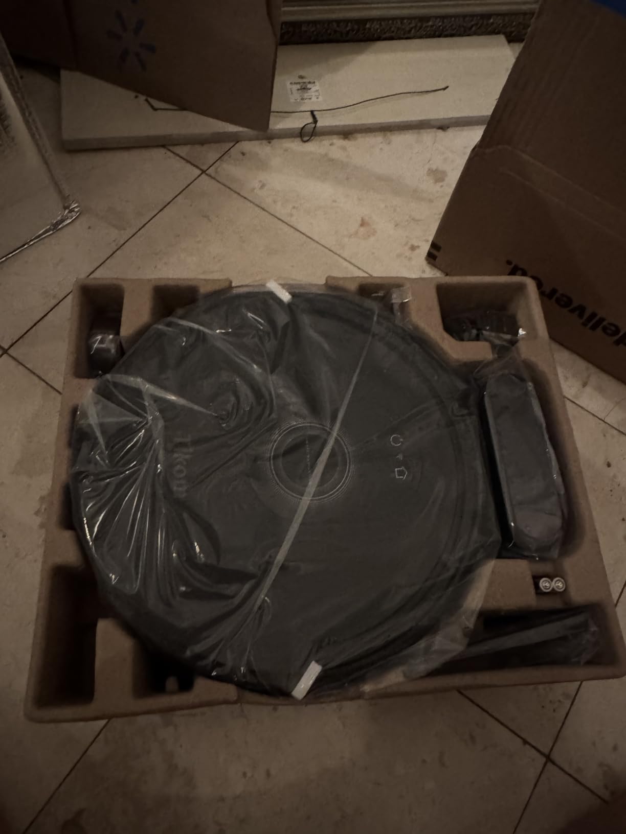 Tikom Robot Vacuum and Mop Combo, 5000Pa Robotic Vacuum Cleaner, 150 Min Max, App & Remote Control, Ideal for Hard Floor, Carpet, Pet Hair, Self-Charge(G8000 Max) - Customer Photo 3