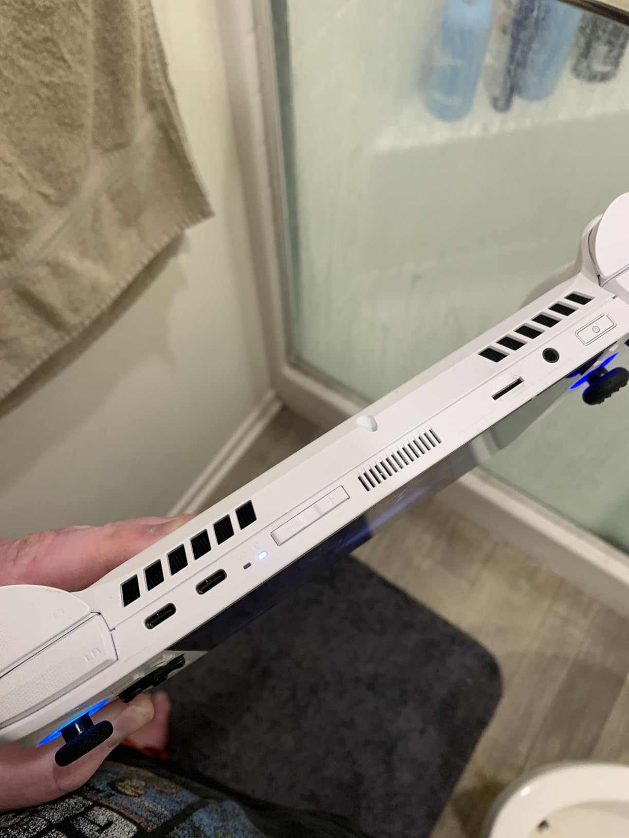 ASUS ROG Xbox Ally - 7 inch 1080p 120Hz Touchscreen Gaming Handheld AMD Ryzen Z2 A 16GB RAM 512GB SSD Customer Review ASUS ROG Xbox Ally - 7 inch 1080p 120Hz Touchscreen Gaming Handheld AMD Ryzen Z2 A 16GB RAM 512GB SSD - Customer Photo 1