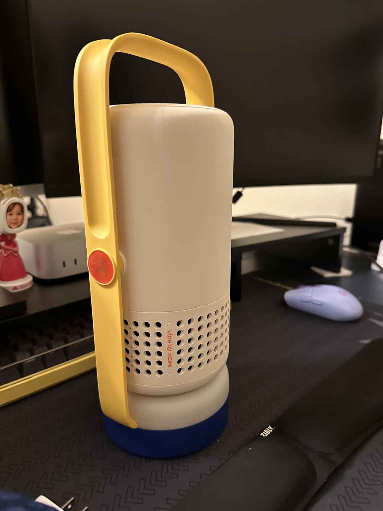 XGIMI Vibe One Battery Powered 1080P Smart Portable Projector, Google TV with Licensed Netflix, Sound by JBL, Built-in Battery, Auto Focus Auto Keystone, HD Outtdoor Movie Projector for Home(Ash) - Customer Photo 1